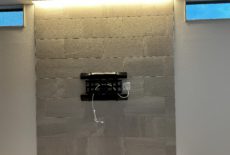 エコカラット　壁掛けテレビ